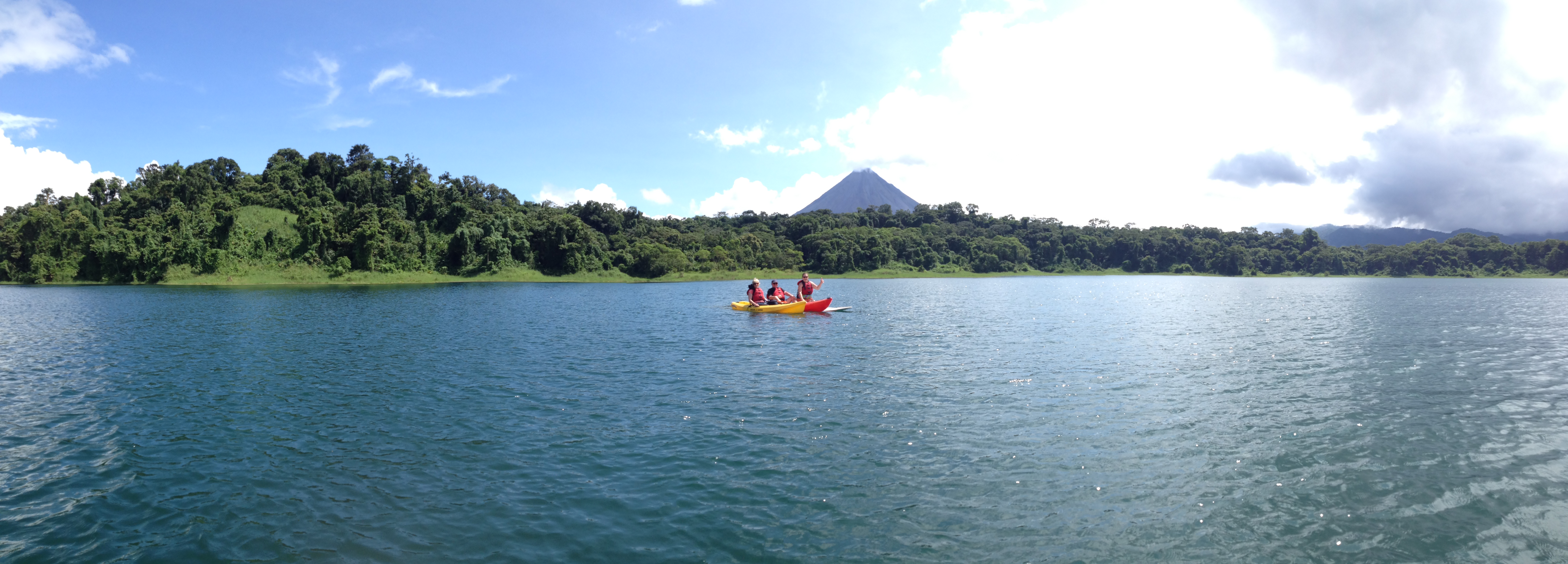 Paddle Lake Arenal (SUP or Kayak)